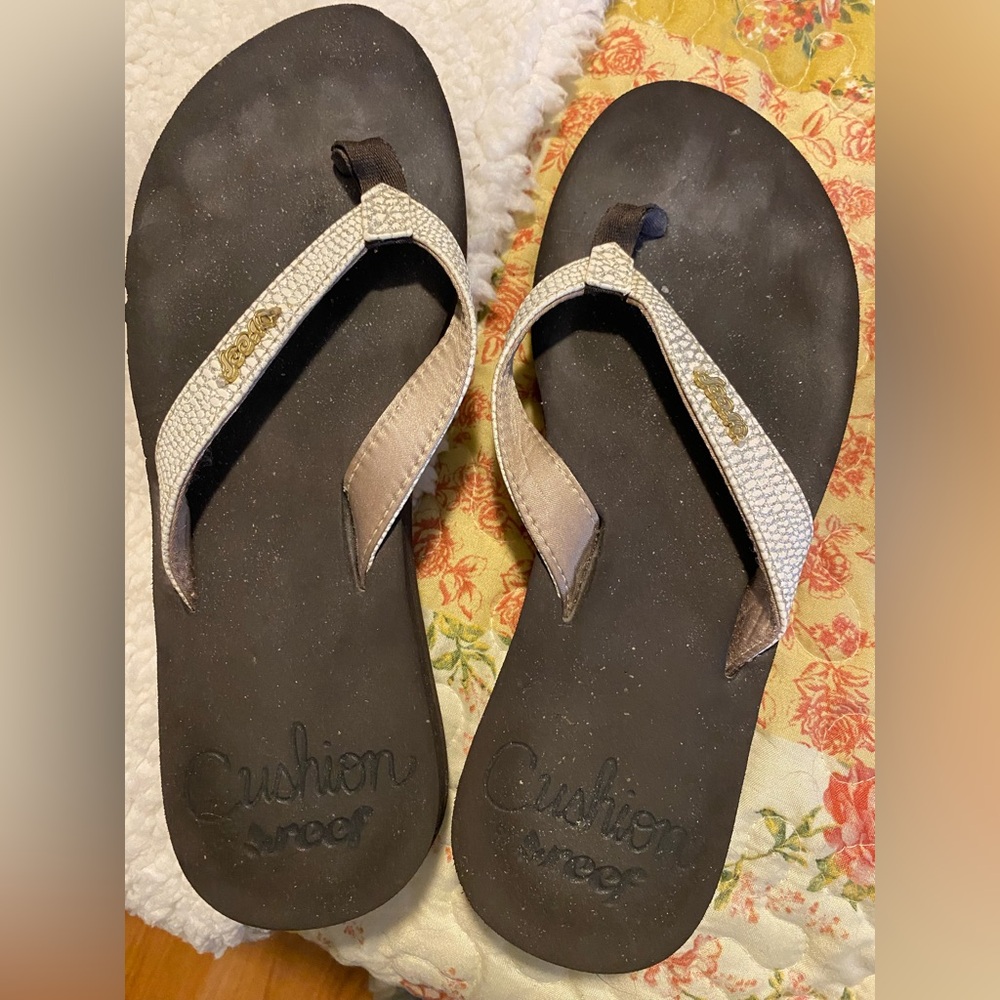 Reef Black and Cream Sandals